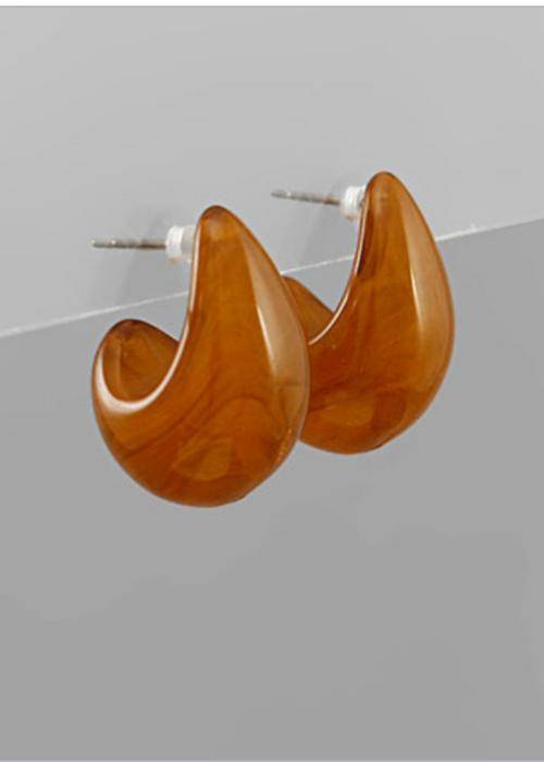 Omari Chunky Acrylic Earring-Hand In Pocket