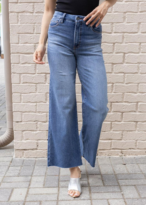 Meg High Rise Fab Denim-Hand In Pocket