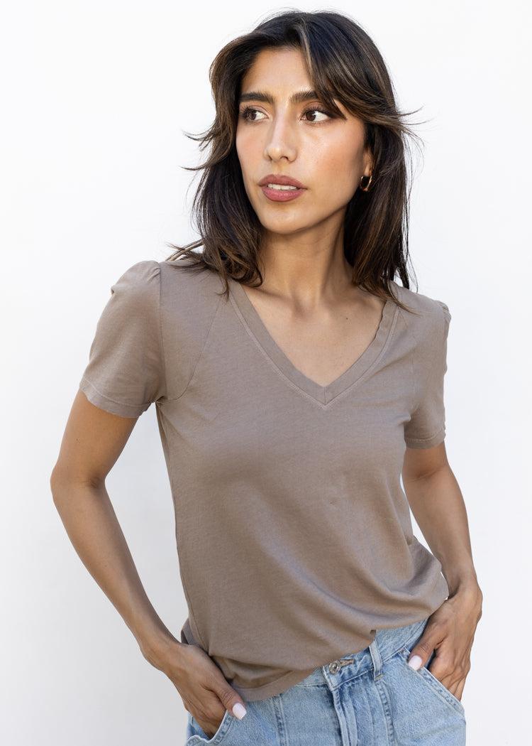 Bobi V Neck Raglan SS Tee-Hazelnut-Hand In Pocket