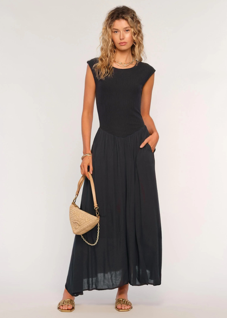 Heartloom Mora Dress- Black-Hand In Pocket