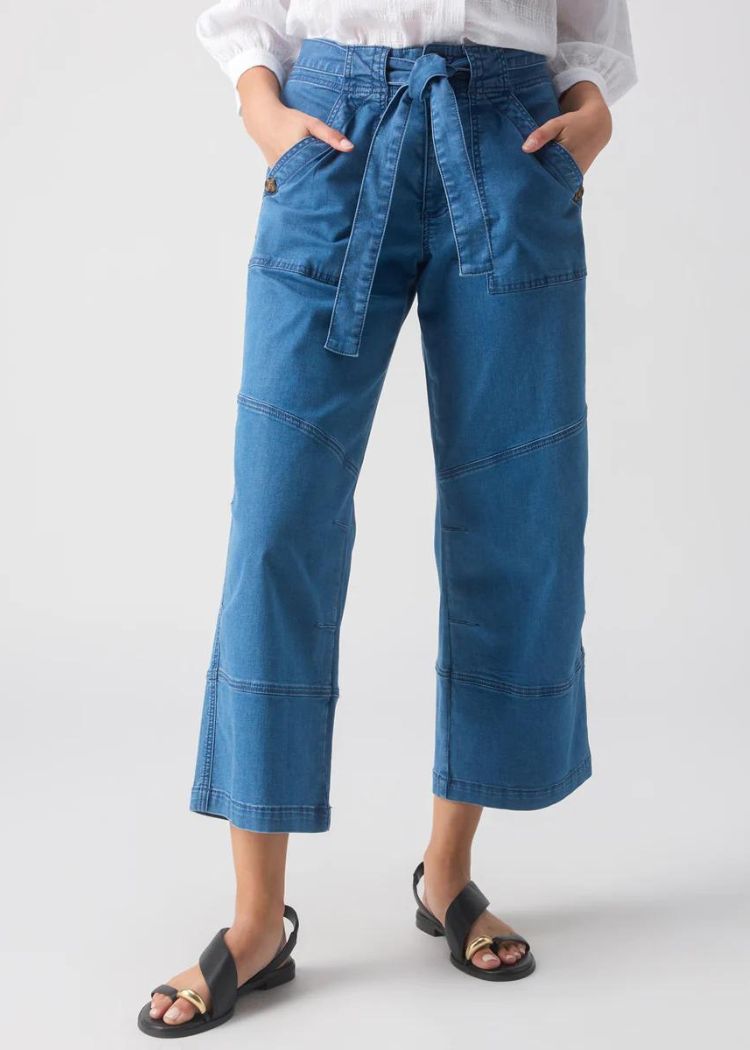 Joe's Jeans Mia Petite Wide Leg - Exhale ***FINAL SALE***-Hand In Pocket