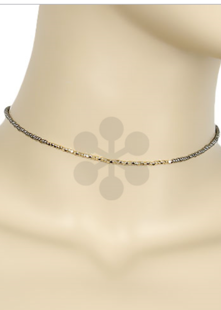 Sandoval Choker-Hand In Pocket