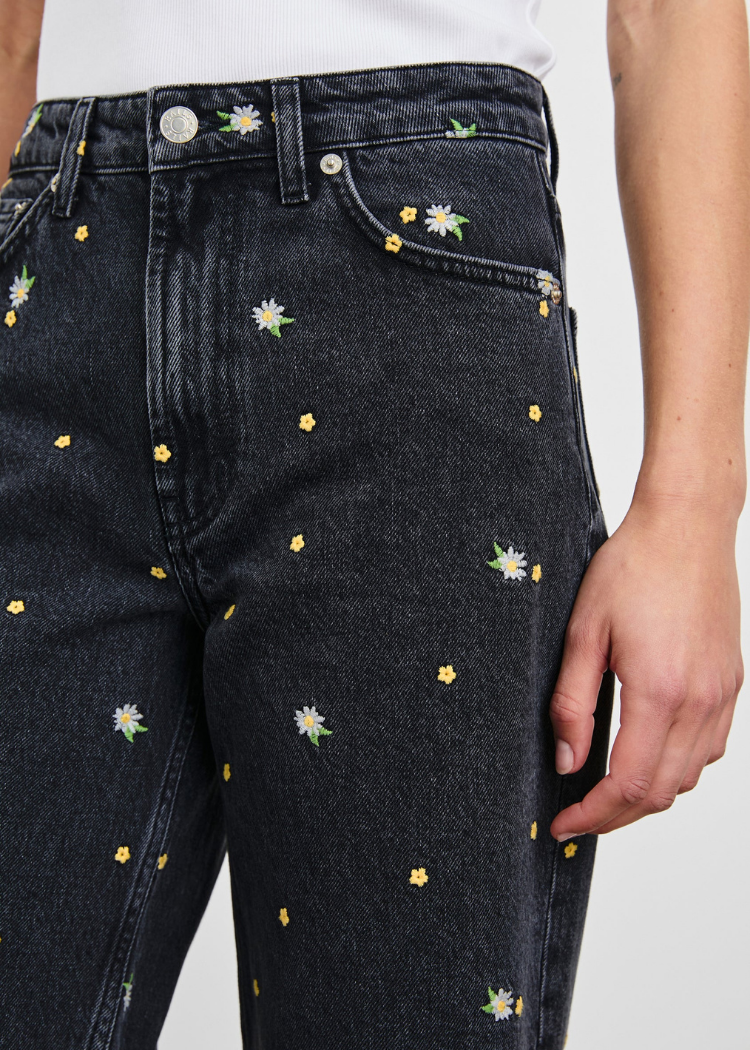 Rails Getty Crop- Ash Black Floral-Hand In Pocket