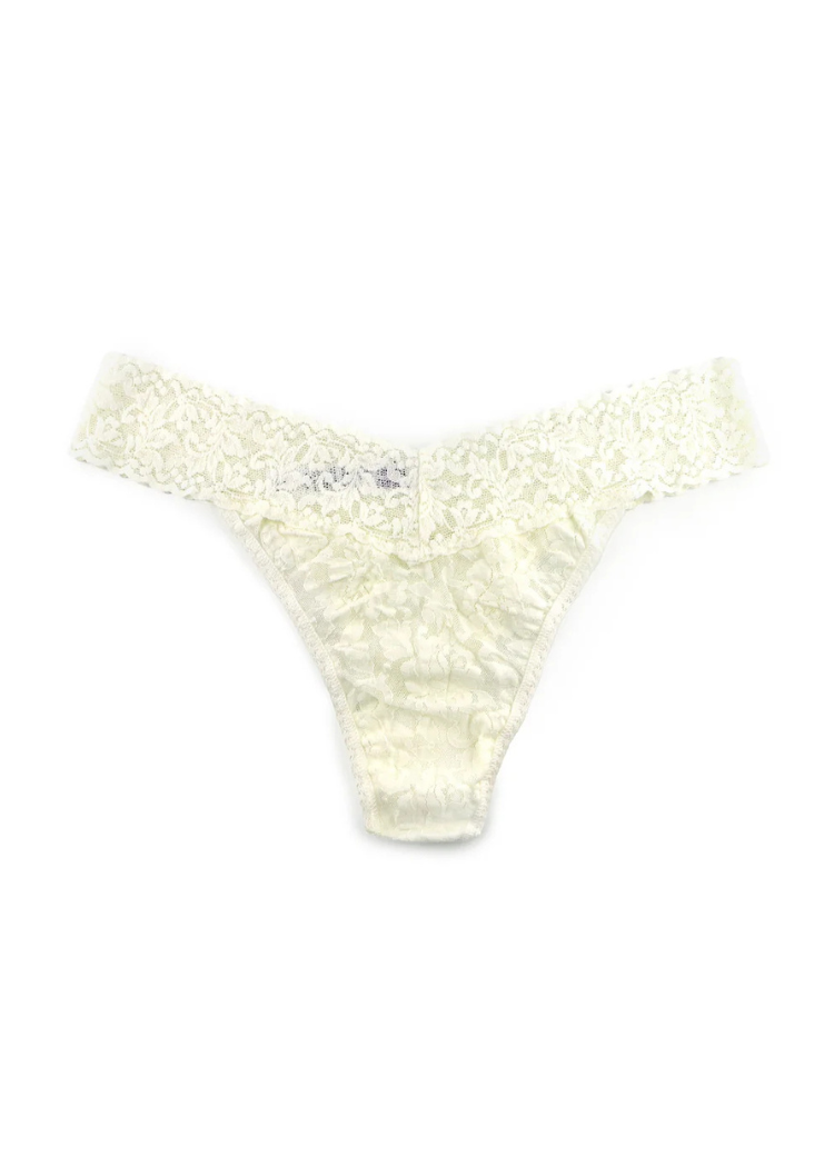 Hanky Panky Signature Lace Orignal Rise Thong - Marshmallow-Hand In Pocket