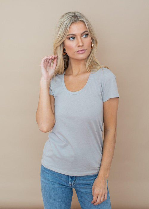 Bobi Basic Cloud Grey Scoop Neck Tee-Hand In Pocket