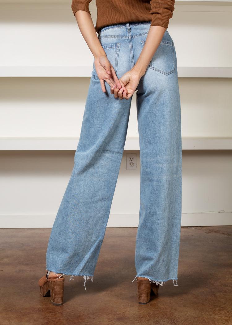 Blank NYC The Franklin Ribcage Wide Leg Jean – Hand In Pocket