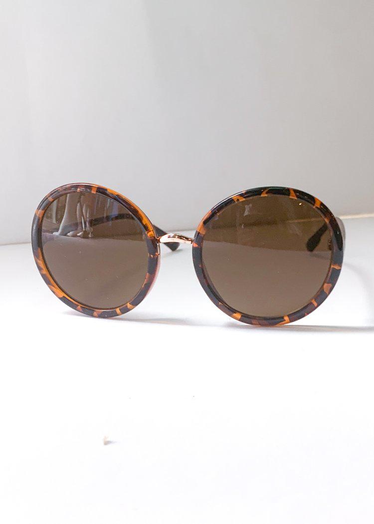 AJ Morgan Endless Round Sunnies - Tortoise-Hand In Pocket