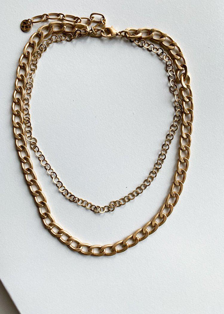 El Nidio Gold Chain Linked Loop Necklace-Hand In Pocket