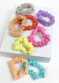 Tarawa Scrunchie Set-8-Hand In Pocket