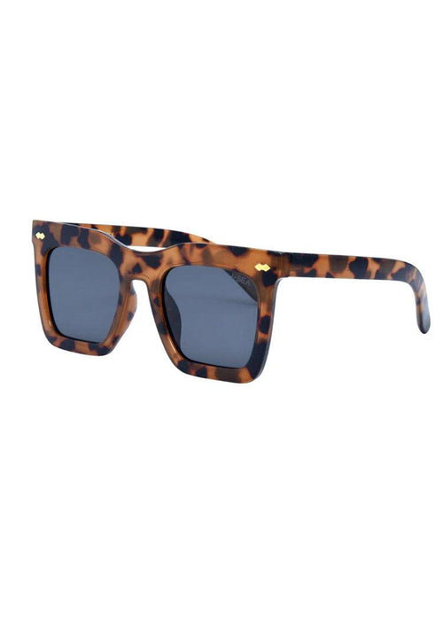 I-SEA Maverick Sunglasses- Tort/Smoke-Hand In Pocket